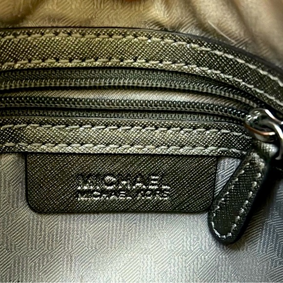 Beautiful MICHAEL Michael Kors Metallic Pewter/Silver Cross-Body Purse/Bag - Picture 9 of 9